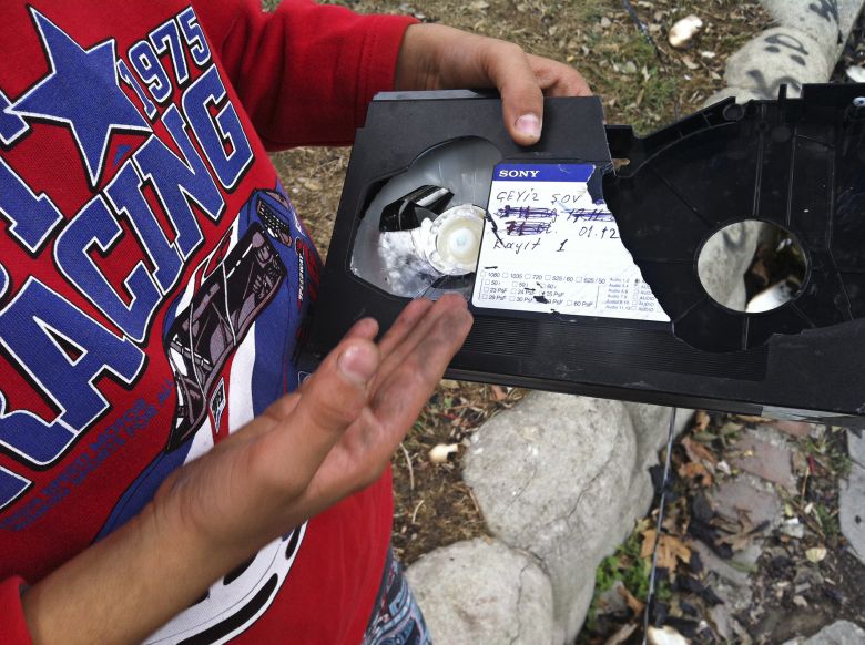 asweallnkow Civan Özkanoğlu, <i>Hepimiz Biliyoruz</i>, 2016