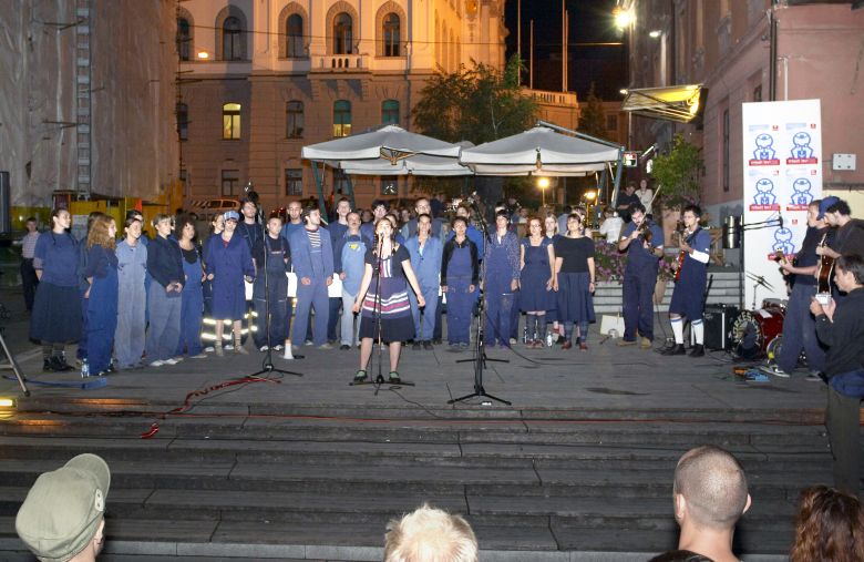 Horkeskart Choir Performing In Ljubljana Within The Frame Of Mladi Levi Festival 2006 Horkeškart korosunun Mladi Levi Festivali kapsamında Ljubljana’da (Slovenya) gerçekleştirdiği performanstan kare, 2016