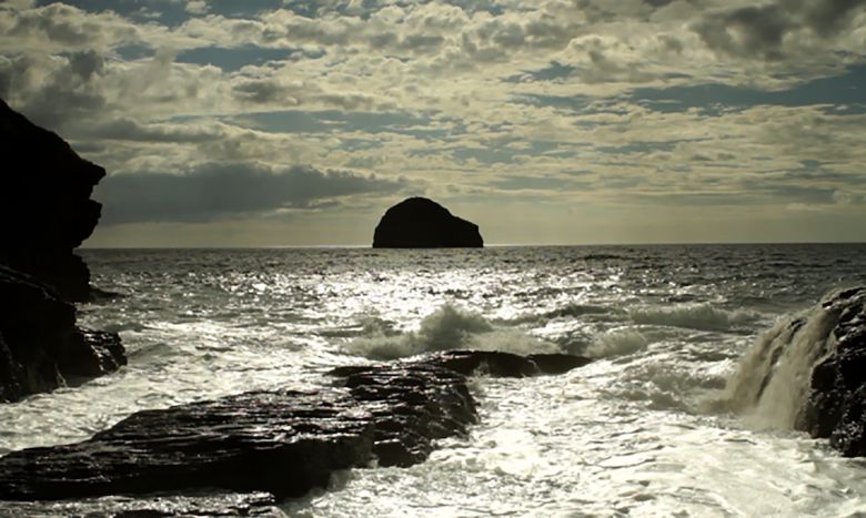 Hydra Decapita 2010 The Otolith Group’un 2010 tarihli <i>Hydra Decapita</i> [Kesik Başlı Hydra] video işinden bir kare. MACBA Collection. MACBA Foundation izniyle. ©The Otolith Group