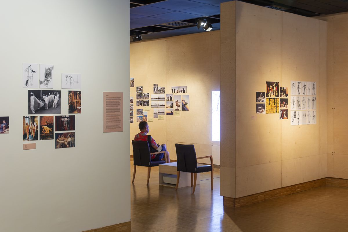 Image1 Sahnede90lar 161022 Web 006 Installation view from the exhibition <i>The 90s Onstage</i>, Salt Beyoğlu, 2022
Photo: Mustafa Hazneci
