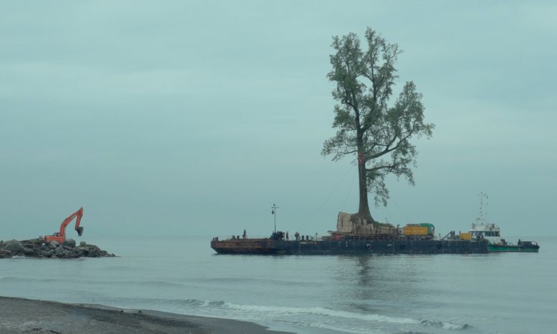 Imgi 46 1517 <i>Taming the Garden</i> [Bahçeyi Evcilleştirmek] (2021) filminden bir kare
©Vadim Jendreyko, Erik Winker, Martin Roelly, Salomé Jashi
