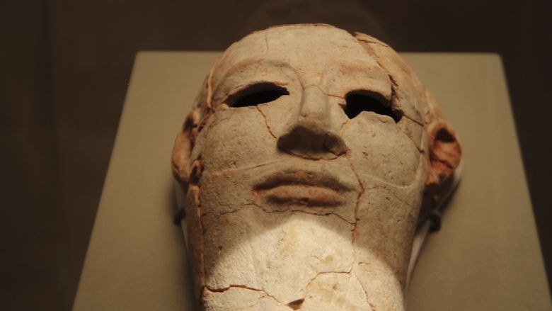 STONES GODS PEOPLE videosundan görüntü <i>STONES GODS PEOPLE</i> videosundan görüntü