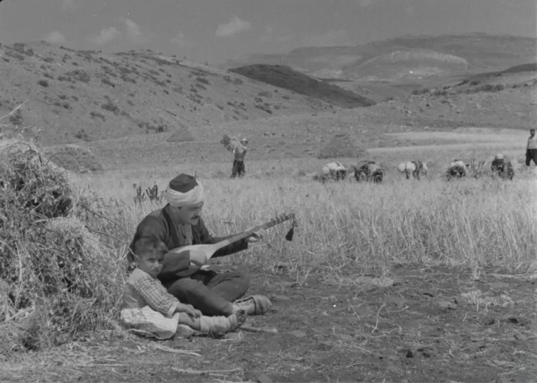 Kd3 <i>Karanlık Dünya / Âşık Veysel’in Hayatı</i> (1953) filminden bir kare
©Atadeniz Film