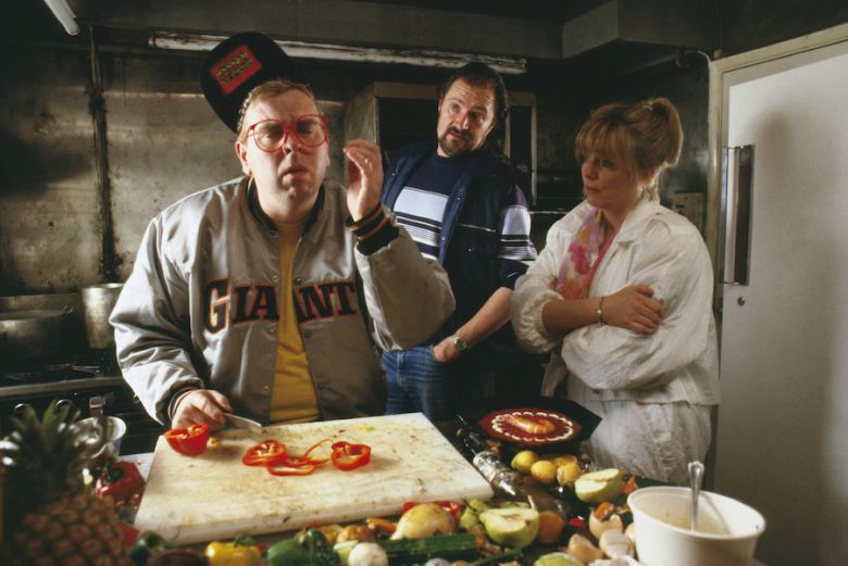 Lifeissweet 1990 <i>Life Is Sweet</i> [Hayat Tatlıdır] (1990) filminden bir kare ©Park Circus