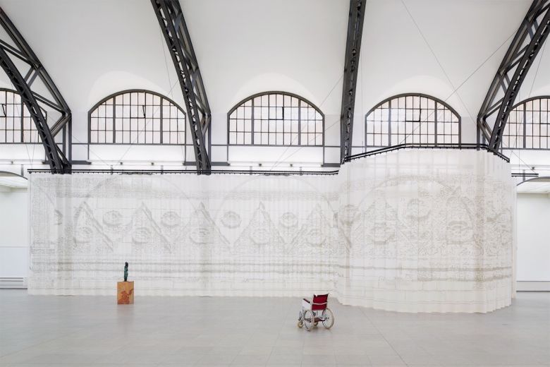 Parergon Berlin 2014 2014'te Berlin'deki Hamburger Bahnhof'ta düzenlenen <i>Parergon</i> sergisinden (Mariana Castillo Deball'in izniyle)