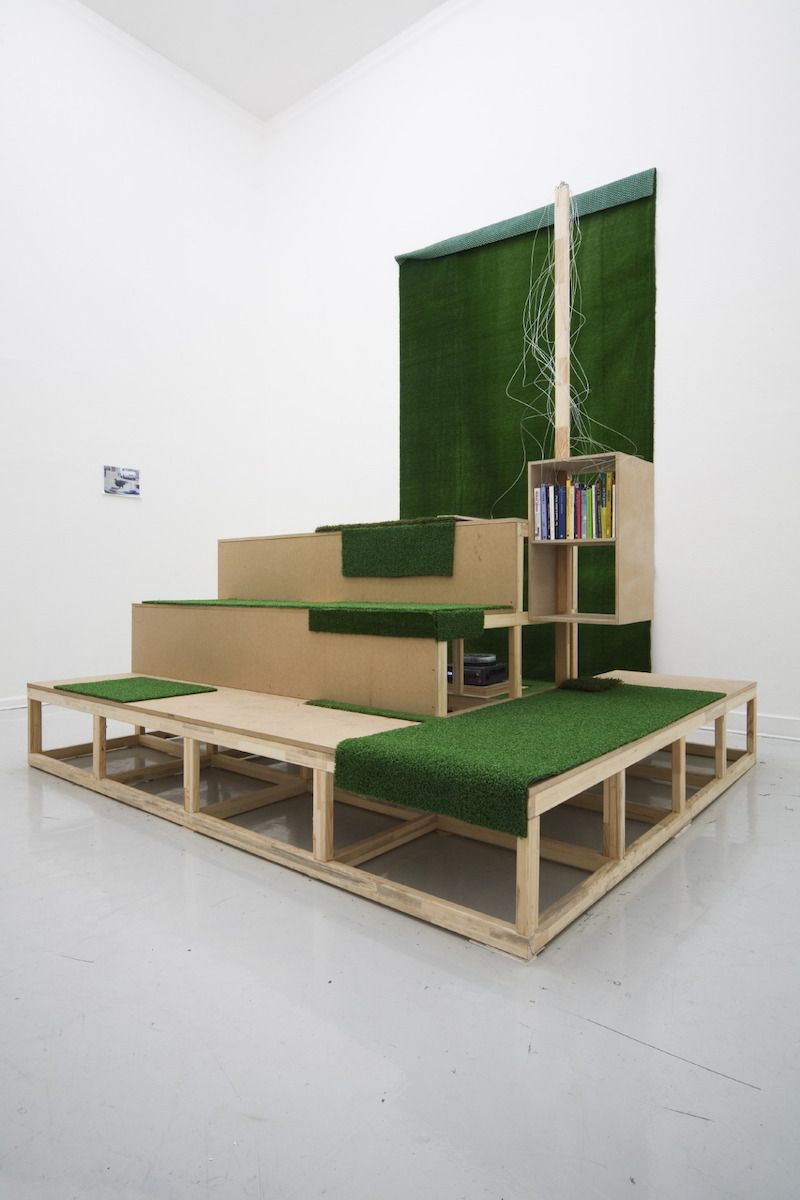 Pigeons 5 <i>Setting Nummer Zehn</i> from Setting a Setting / Forecasting a Broken Past. 2008<br />
Installation view from Künstlerhaus Bethanien, Berlin. Photo: David Brandt