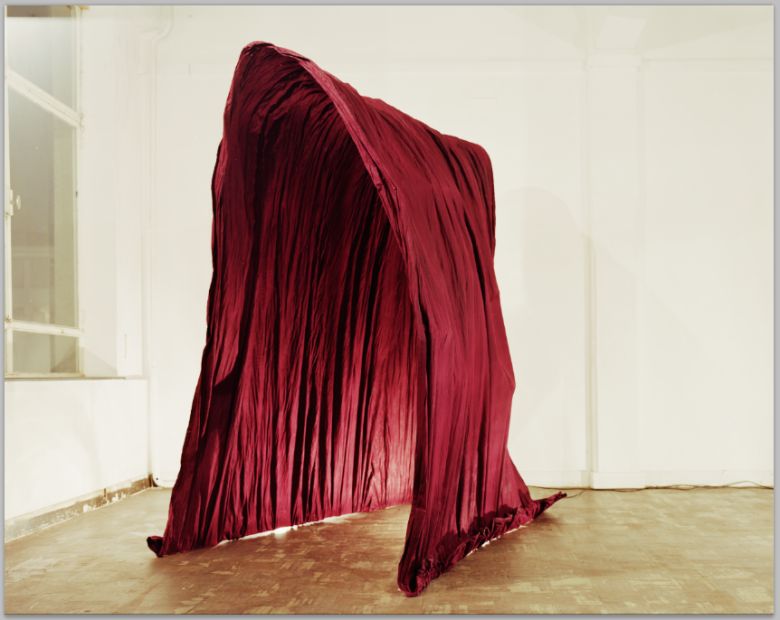 Rotte Merve Bedir’in 2012’deki Rotterdam Uluslararası Mimarlık Bienali sırasında ZigZagCity Festivali kapsamında Singer Sweat Shop’ta sergilenen <i>Rotte</i> adlı enstalasyonundan görünüm
Fotoğraf: Rubén Dario Kleimeer