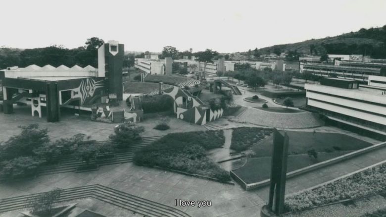 Scenesfromthemostbeautifulcampusinafrica 2019 Copy Zvi Efrat’ın izniyle <i>Scenes from the Most Beautiful Campus in Africa</i> [Afrika’nın En Güzel Kampüsünden Görüntüler] (2019) filminden bir kare