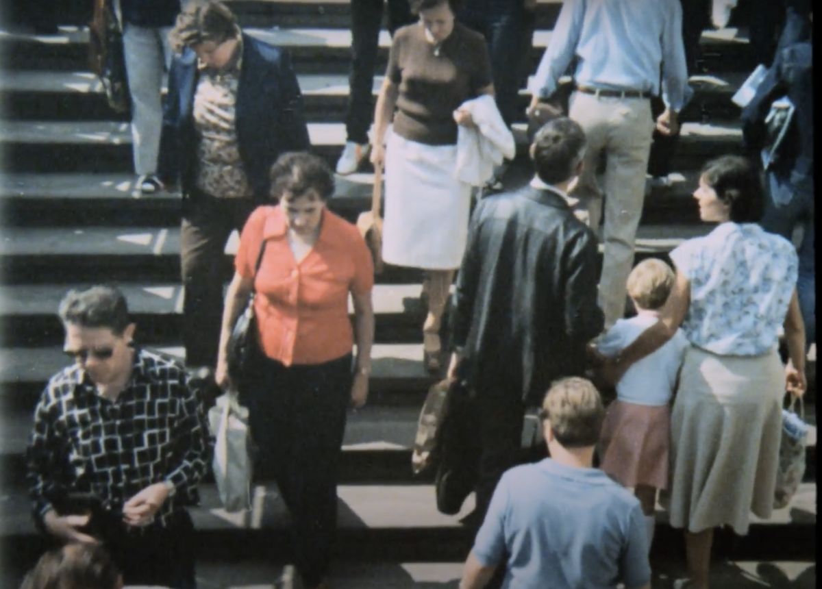 Screen Shot 2022 08 11 At 161518 Deimantas Narkevičius’un <i>Into the Unknown</i> [Bilinmeyene Doğru] (2009) filminden bir kare
Varşova Modern Sanat Müzesi izniyle