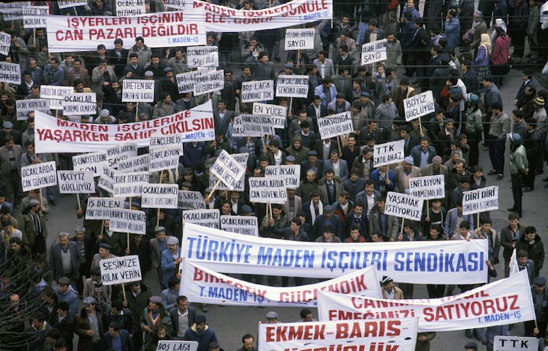 Tekerrur 3 İnsana Saygı Mitingi, Zonguldak, Şubat 1990<br />
Arşiv: Yücel Tuna