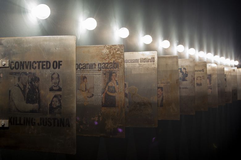 Tenbedenben 08122021 002 İpek Duben, <i>LoveBook</i> [Aşk Kitabı] (1998-2000) 
Arter Koleksiyonu izniyle.
Fotoğraf: <i>Ten, Beden, Ben</i> sergisi, SALT Beyoğlu, Mustafa Hazneci (SALT)