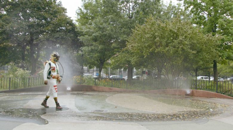 Thehottestaugust 2019 <i>The Hottest August</i> [En Sıcak Ağustos] (2019) filminden bir kare ©Walking Productions