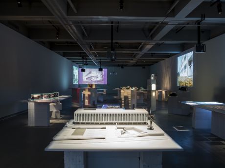 Trespassing Modernities 07052013 005 Future Anecdotes Istanbul tarafından tasarlanan <i>Yerelde Modernler</i> sergisi, Salt Galata, 2013
Fotoğraf: Cem Berk Ekinil