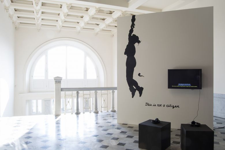 Uzunpersembe Longthursday Oliverressler 2016 <i>Kim Kimi Güverteden Atar?</i> sergisinden
Fotoğraf: Mustafa Hazneci, SALT Galata, 2016