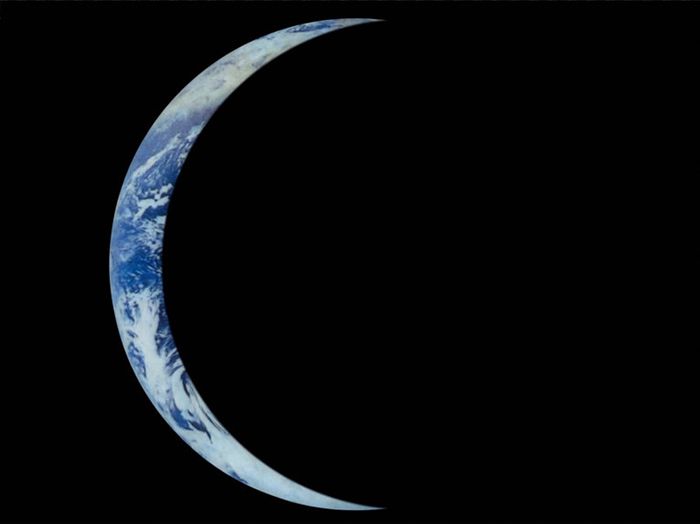 Agnieszka Polska, Future Days (2013) Agnieszka Polska’nın <i>Future Days</i> (2013) videosundan bir kare