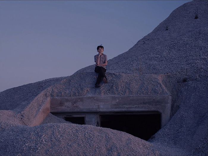 Future Days (2013) videosundan bir kare <i>Future Days</i> (2013) videosundan bir kare