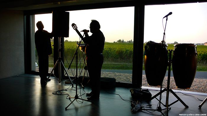 Ila Bêka ve Louise Lemoine'un Pomerol, Herzog & de Meuron (2013) filminden bir kare Ila Bêka ve Louise Lemoine'un <i>Pomerol, Herzog & de Meuron</i> (2013) filminden bir kare