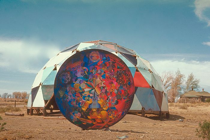 Joan Grossman’ın DROP CITY (2012) belgeselinden bir kare Joan Grossman’ın <i>DROP CITY</i> (2012) belgeselinden bir kare