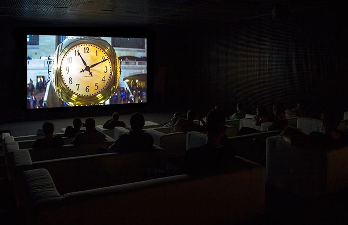 Christian Marclay The Clock (enstalasyon görüntüsü), tek kanallı video, 24 saat, 2010. Christian Marclay
<i>The Clock</i> (enstalasyon görüntüsü), tek kanallı video, 24 saat, 2010.
SALT Beyoğlu, İstanbul (9-25 Mayıs 2014)
© Christian Marclay. Paula Cooper Gallery (New York) ve White Cube (Londra) izniyle. Fotoğraf: Mustafa Hazneci