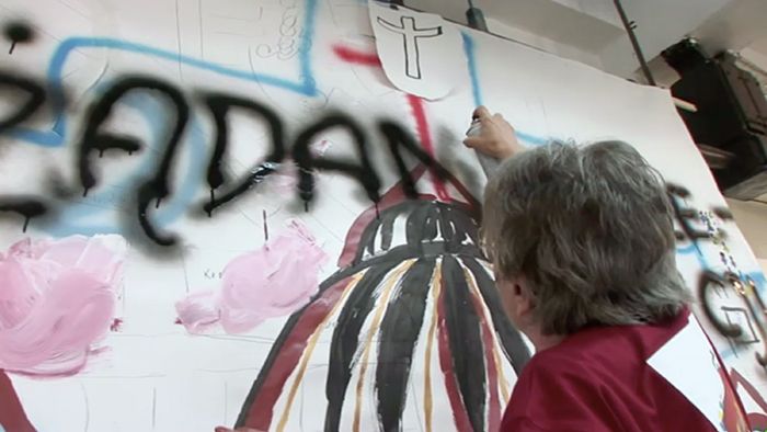 Them (2007) videosundan bir kare <i>Them</i> (2007) videosundan bir kare