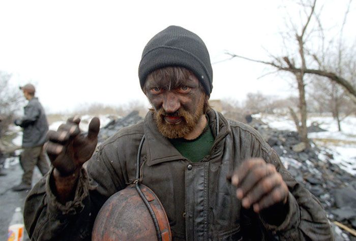 Still from the film Workingman's Death (2005) <i>İşçinin Ölümü</i> (2005) filminden bir kare